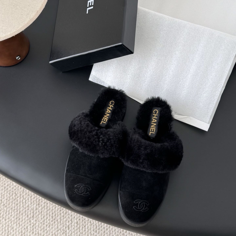 Ch**el slippers